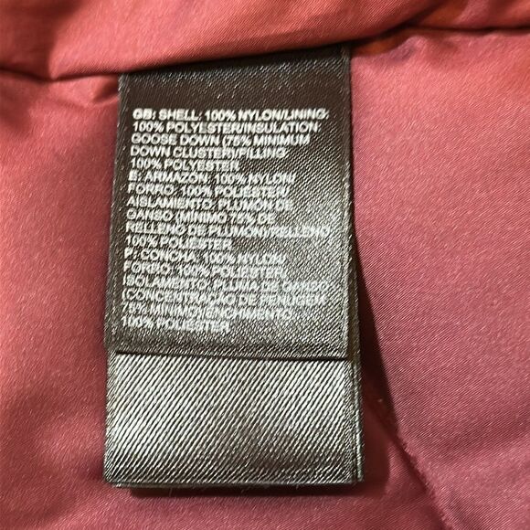 NEW The North Face 550 women’s goose down vest burgundy color size XS - Picture 9 of 13